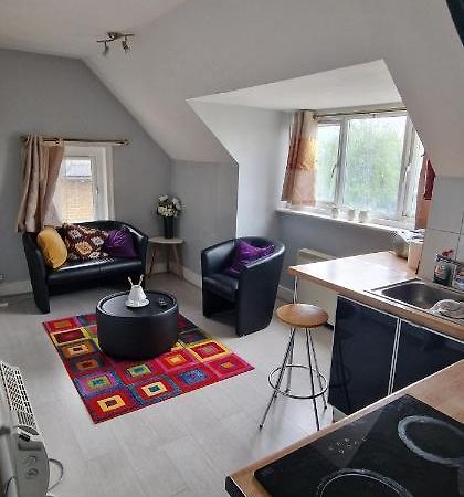 לונדון Cosy 2 Bedroom Flat - Sleeps 6 People - Close To Lewisham Dlr/Train Station מראה חיצוני תמונה