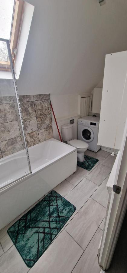 לונדון Cosy 2 Bedroom Flat - Sleeps 6 People - Close To Lewisham Dlr/Train Station מראה חיצוני תמונה